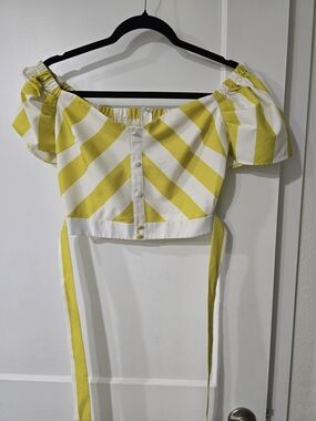 Yellow & White Striped Off-Shoulder Crop Top Size L